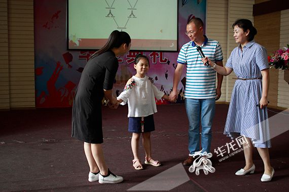 家庭教育专家走进南开小学 教家长如何“蹲下来”