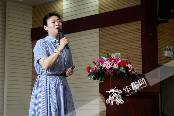 家庭教育专家走进南开小学 教家长如何“蹲下来”